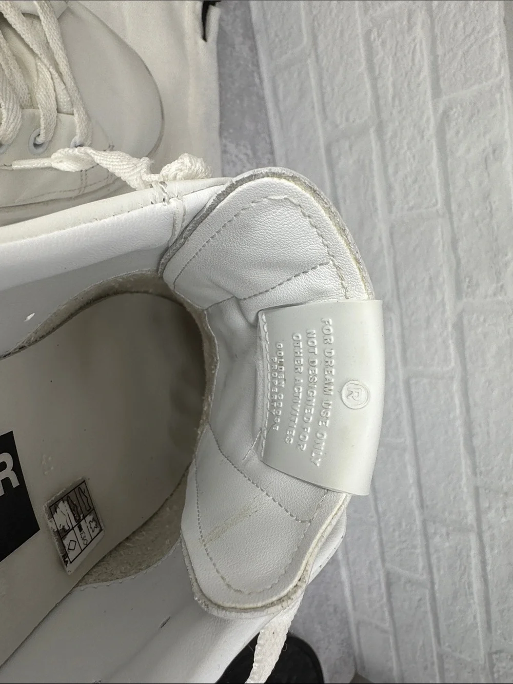 Golden Goose White Leather Low-Top Sneakers with Subtle Distress